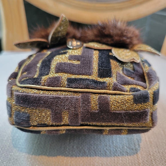 Vintage FENDI collectable mini purse with mink roses - Picture 7 of 15